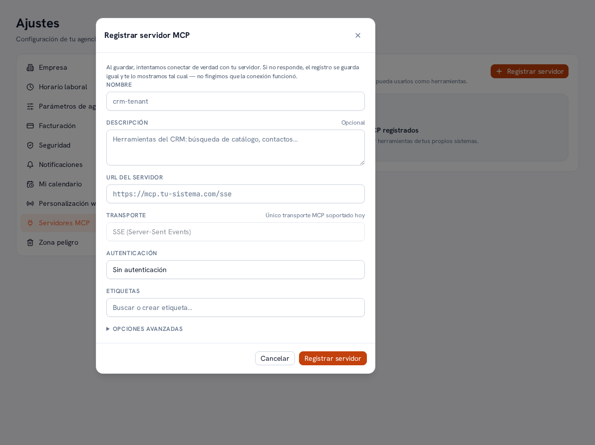Ventana modal Registrar servidor MCP con el aviso «Al guardar, intentamos conectar de verdad con tu servidor. Si no responde, el registro se guarda igual y te lo mostramos tal cual — no fingimos que la conexión funcionó», y los campos Nombre, Descripción (opcional), URL del servidor, Transporte (SSE, único transporte MCP soportado hoy), Autenticación (Sin autenticación) y Etiquetas, con los botones Cancelar y Registrar servidor