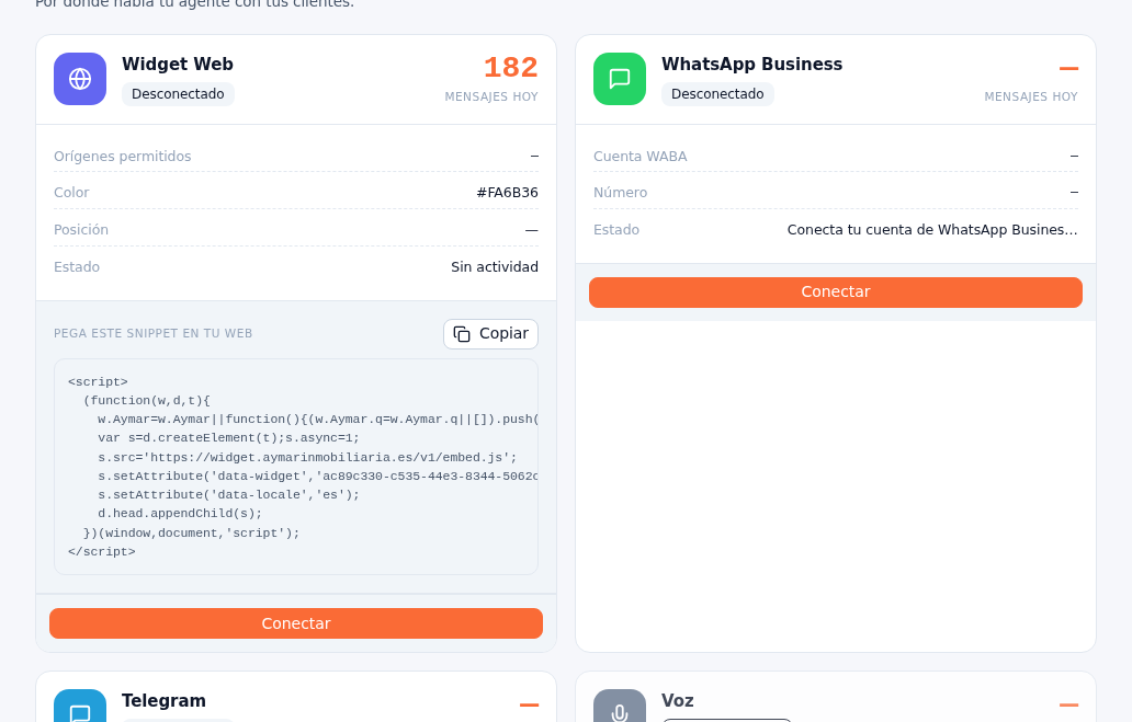 Pantalla de Canales con la tarjeta de WhatsApp Business en estado Desconectado, con los campos Cuenta WABA y Número vacíos y el botón Conectar; a la izquierda, la tarjeta Widget Web ya conectada con su snippet ya generado