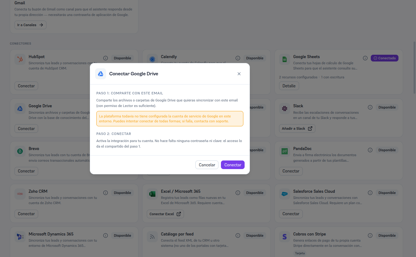 Modal «Conectar Google Drive» con el Paso 1 «comparte con este email», el aviso de que la plataforma todavía no tiene configurada la cuenta de servicio en este entorno de pruebas, el Paso 2 «conectar» explicando que no hace falta contraseña ni clave, y los botones Cancelar y Conectar