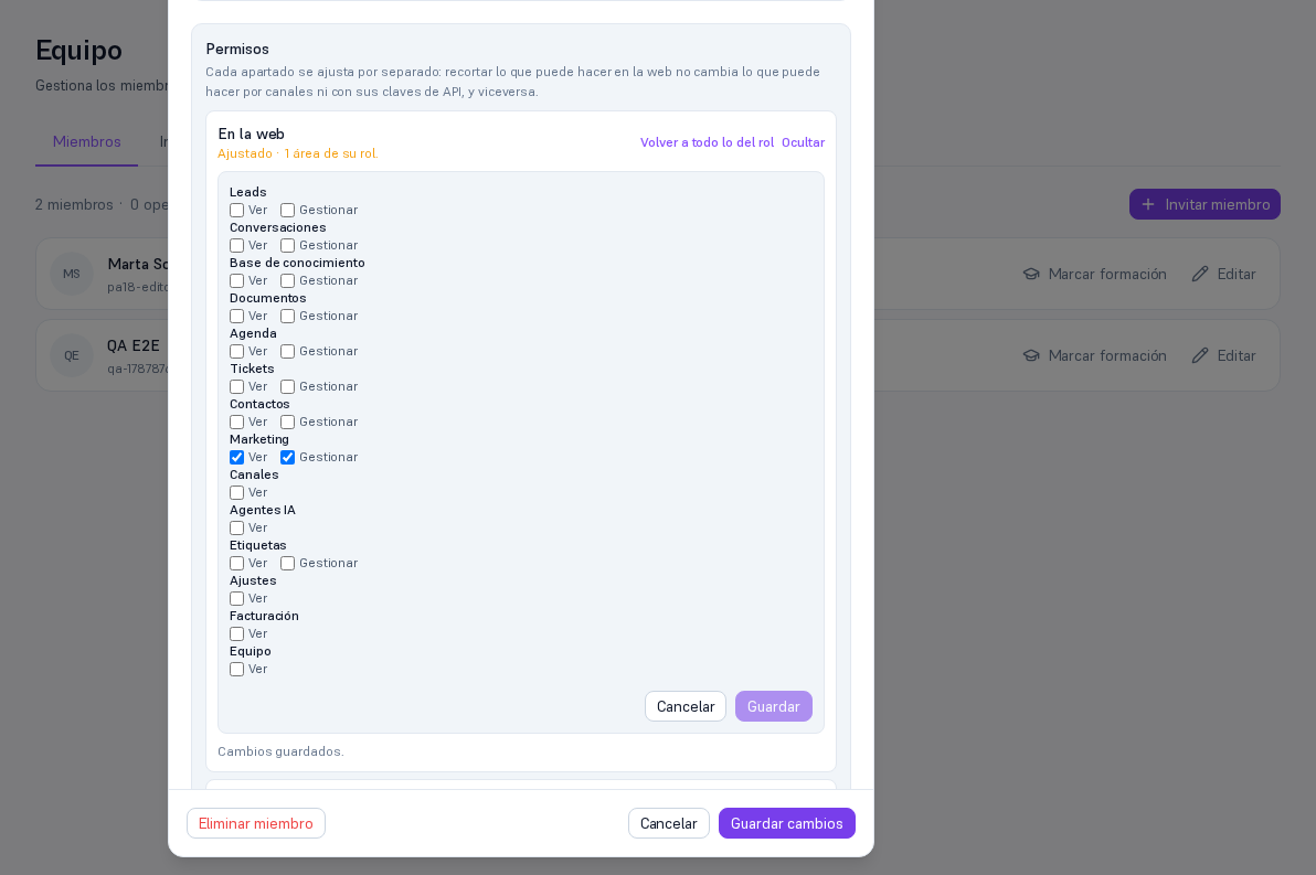 Tarjeta «En la web» con el estado «Ajustado · 1 área de su rol», el aviso «Cambios guardados» y, en el apartado, los botones «Volver a todo lo del rol» y «Ocultar»